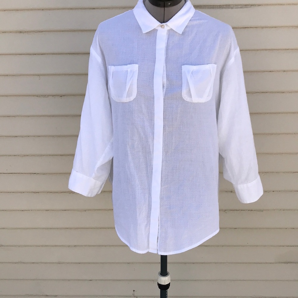 Elizabeth and James white button down shirt sz M